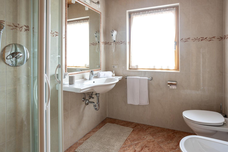 Bathroom 3, Apartments Etruska, Bolzano