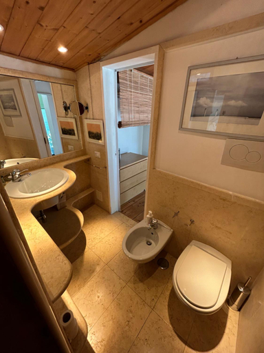 Bathroom, La Casa nel Bosco, Napoli