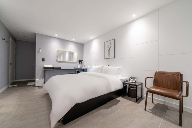 Bedroom 16