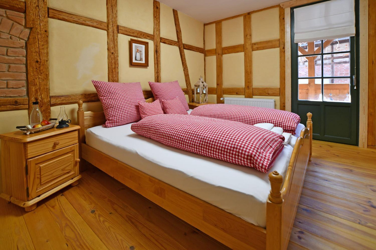 Bedroom 2, Naturhof-Papiermuhle 2 Bett-Zimmer Rosenrot, Saale-Holzland-Kreis