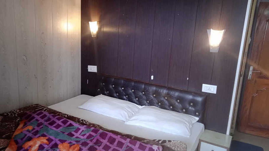 Bedroom 5, Hotel Harbans Shimla, Shimla