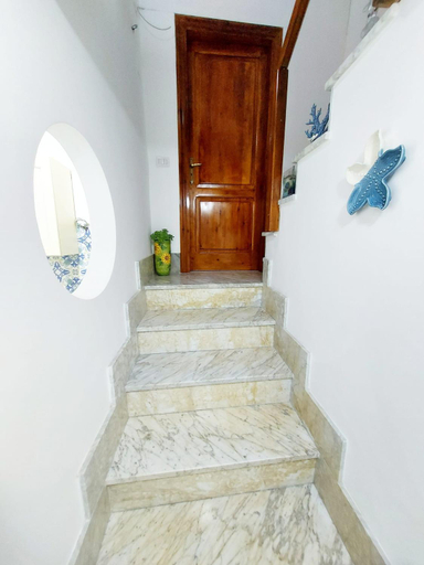 Others 5, La Rondine B&B, Napoli