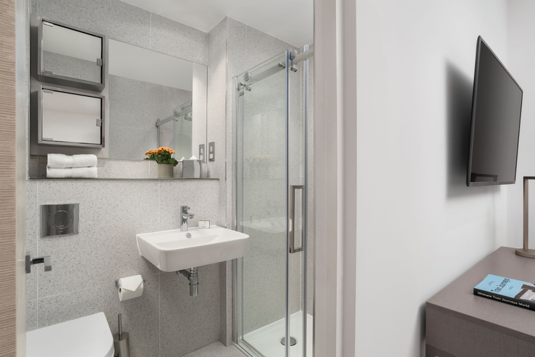 Bathroom 3, Forth House by Supercity Aparthotels, Edinburgh