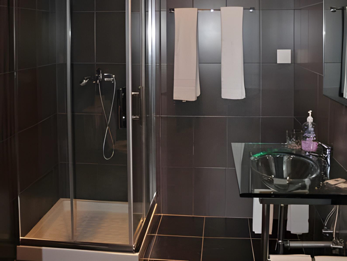 Bathroom 4, Residencial Henrique VIII, Porto