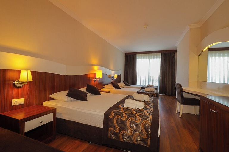 Bedroom 2, Throne Beach Resort & Spa, Manavgat