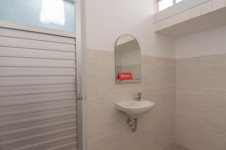 Bathroom 16