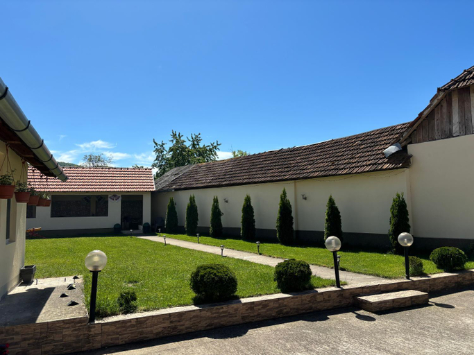 Others 5, Casa Otilia, Pietroasa