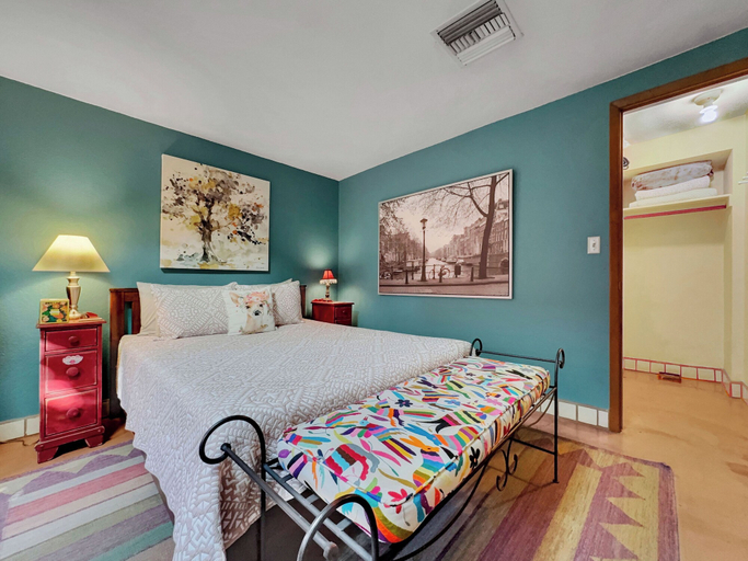 Bedroom 1, Washington Studio, Maricopa