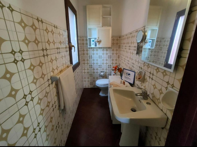 Bathroom 5, Villa Louise by Holiday World, Catania