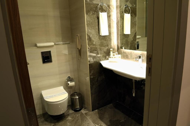 Bathroom 3, The Mark Hotel, Manama
