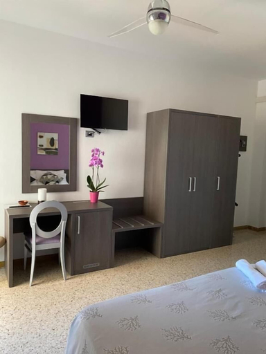 Bedroom 2, Hotel Spiaggia D'Oro, Pesaro E Urbino