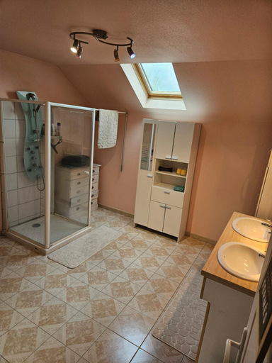 Bedroom 2, LA MEUTE, Nièvre