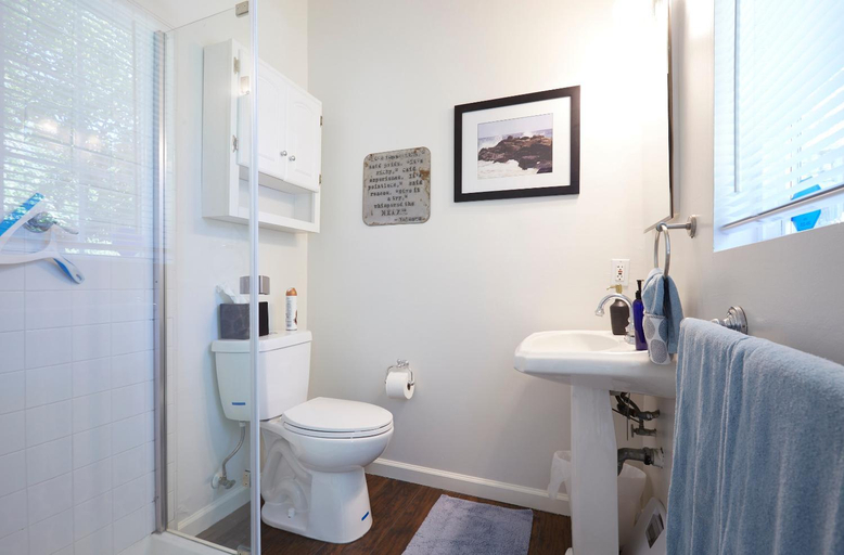 Bathroom, Willow Glen Private Studio - 1 Queen Bed and 1 Queen Inflatable, Santa Clara