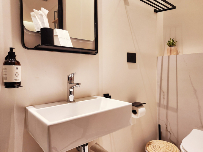Bathroom 4, Zita Beirut, Beirut