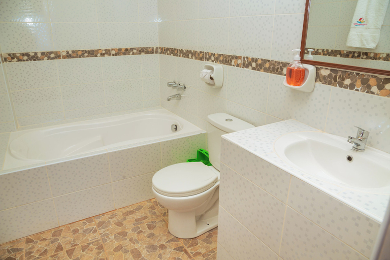 Bathroom 2, LUQUINA LODGE, Puno