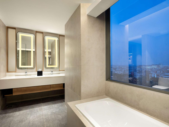 Bathroom 10