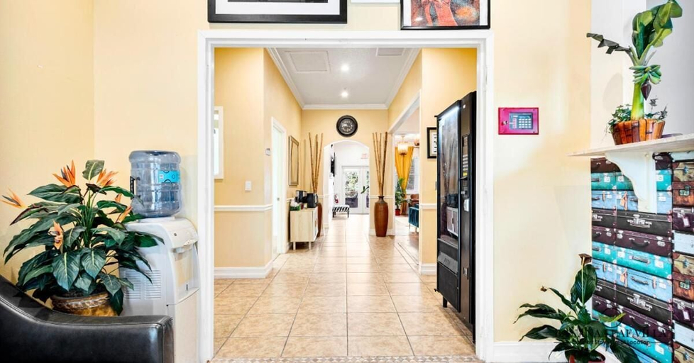 Banana Leaf Villa, Orange
