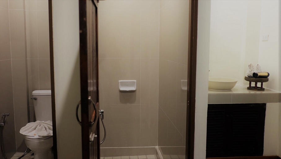 Bathroom 4, Rainforest Huahin Village Hotel, Hua Hin
