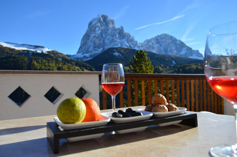 Food & Drinks, Apartments Etruska, Bolzano