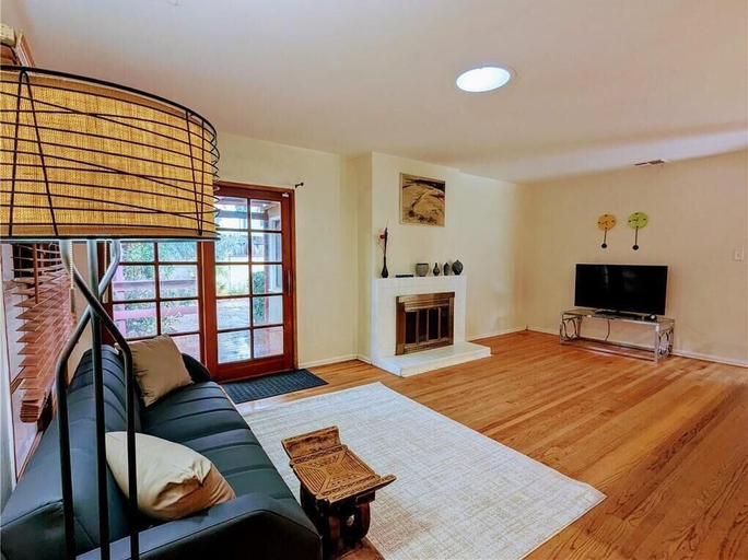 Others 4, Convinient Location in Los Angeles, Los Angeles