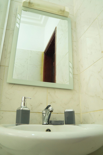 Bathroom 2, Modern Chic Apartment Yaoundé, Mfoundi