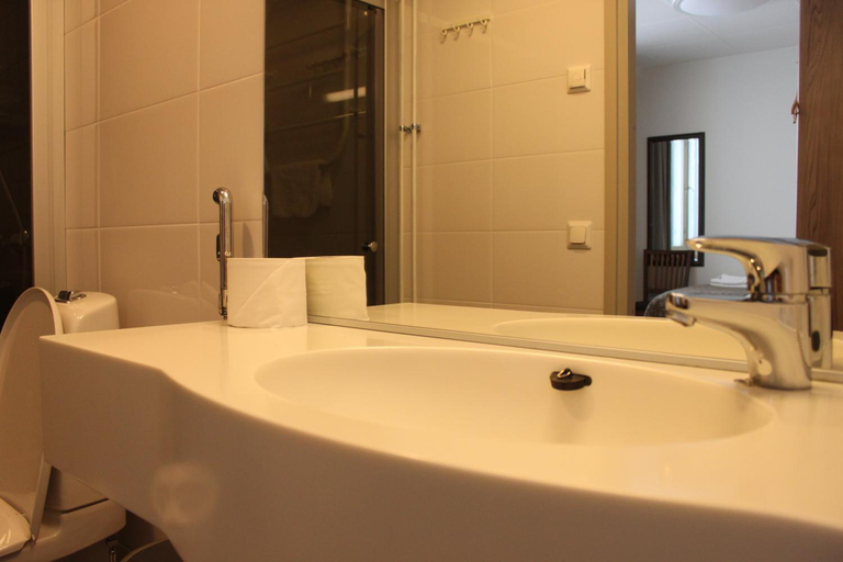 Bathroom 4, Hotel Alvariini, Southern Ostrobothnia