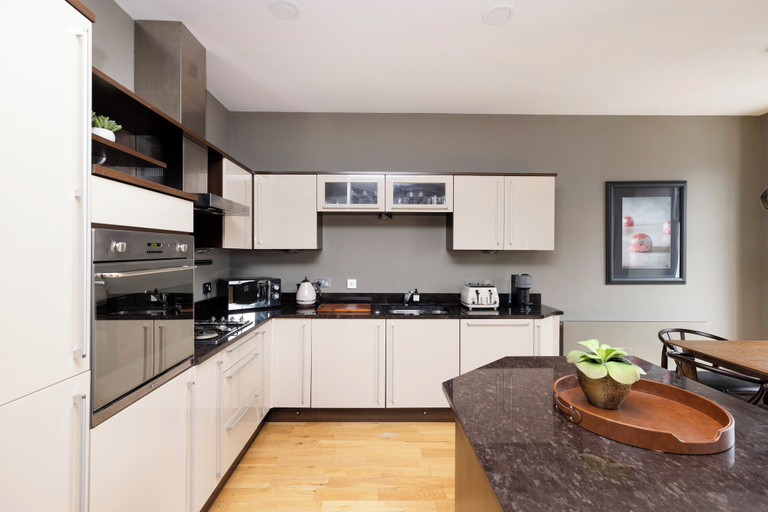 Others 3, Stylish 2-bed flat in New Town, Edinburgh