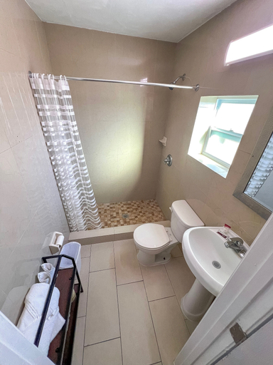 Bathroom 3, Park Motel, Lee