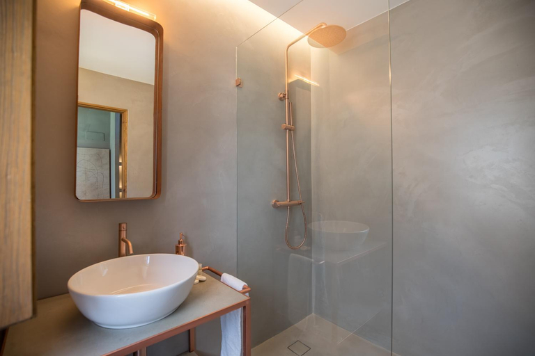 Bathroom 2, Victoria XV, Cascais