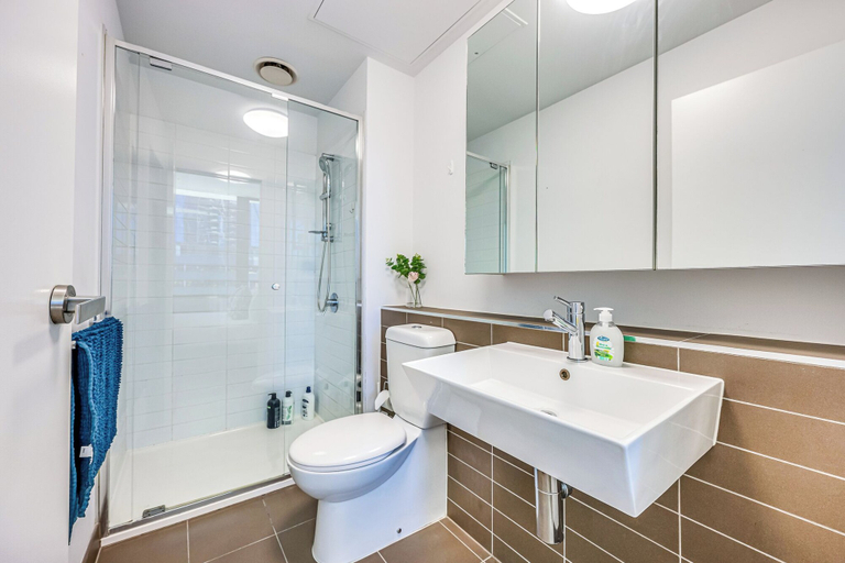 Bathroom 3, StayAU Leisure 2BR Modern CBD Apt, Melbourne