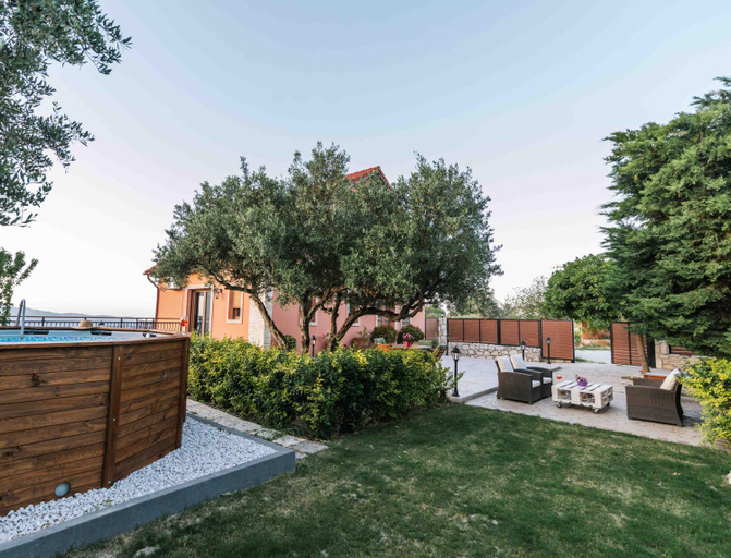 Myron Olive Villa Retreat, Crete