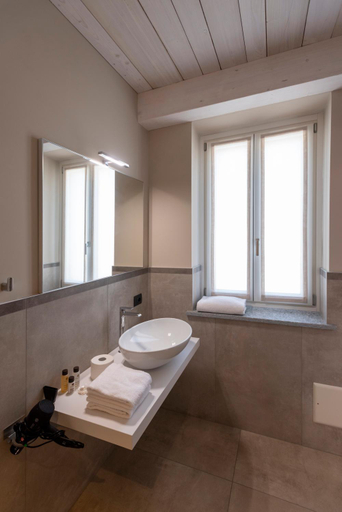 Bathroom 3, Corte Bellora, Cuneo