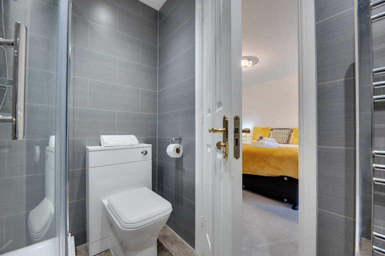 Bathroom 3, Cooksons Apartments, North Tyneside