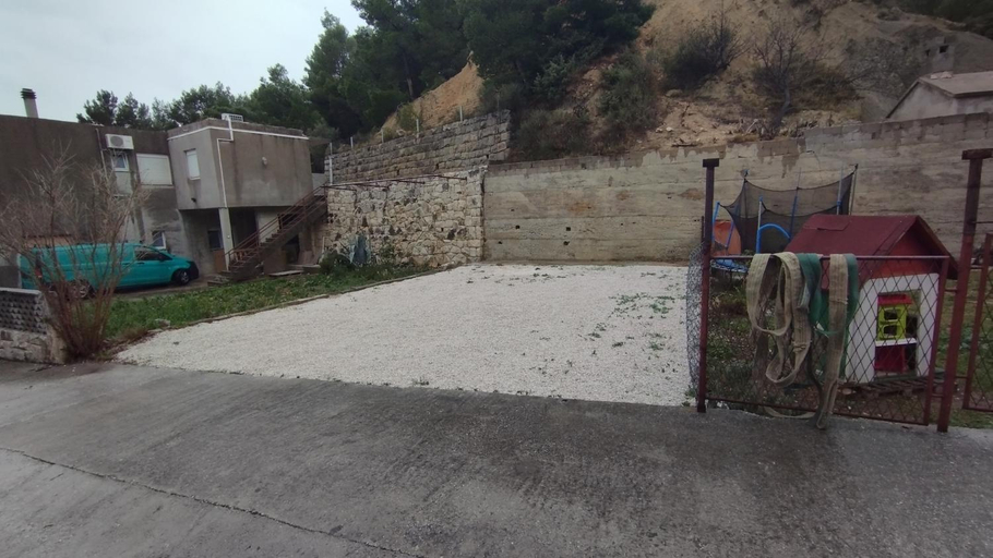Others 3, Apartments in a quiet neighborhood, Dugi Rat