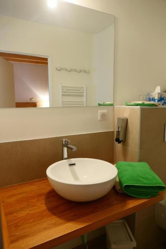 Bathroom 5, boisrouge, Côte-d'Or