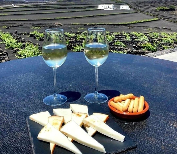 Food & Drinks 2, LANZAROTE Casa Volcanica-Anclada sobre la lava del volcan, Las Palmas