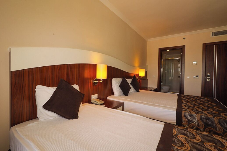 Bedroom 3, Throne Beach Resort & Spa, Manavgat