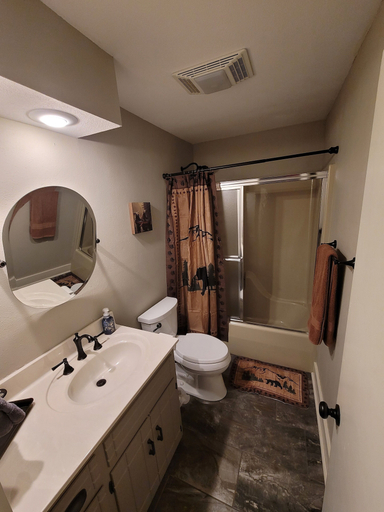 Bathroom 4, The Bear Den, Montgomery