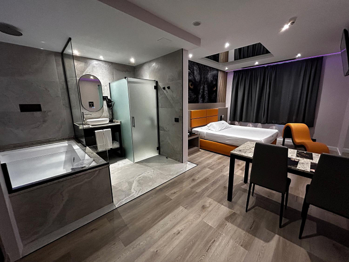 Others 4, Zouk Hotel, Madrid