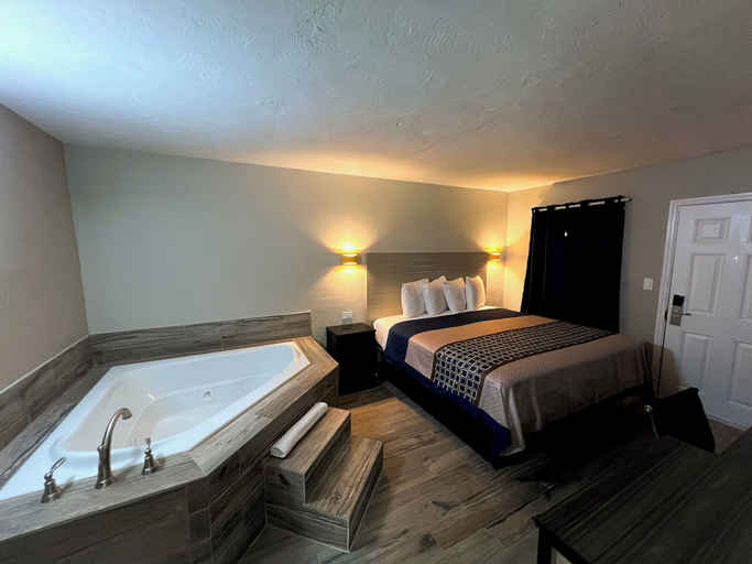 Bedroom 2, Park Motel, Lee