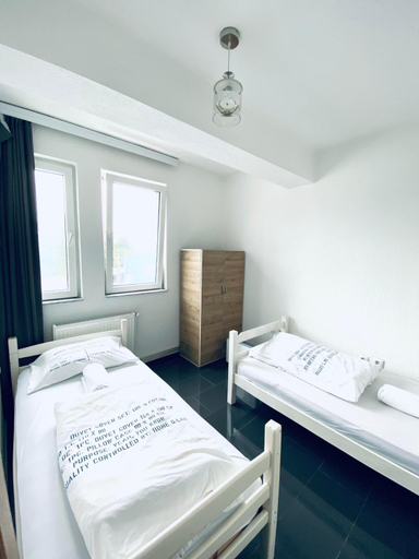 Others 3, Hostel Heimli, Priština
