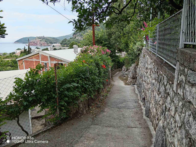 Others 4, Apartmani Gina