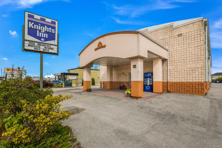 Others 2, Knights Inn - Orillia ON, Simcoe