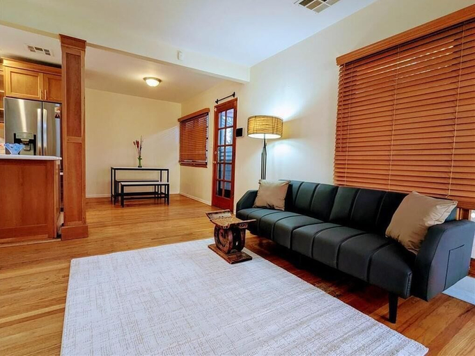 Others 5, Convinient Location in Los Angeles, Los Angeles