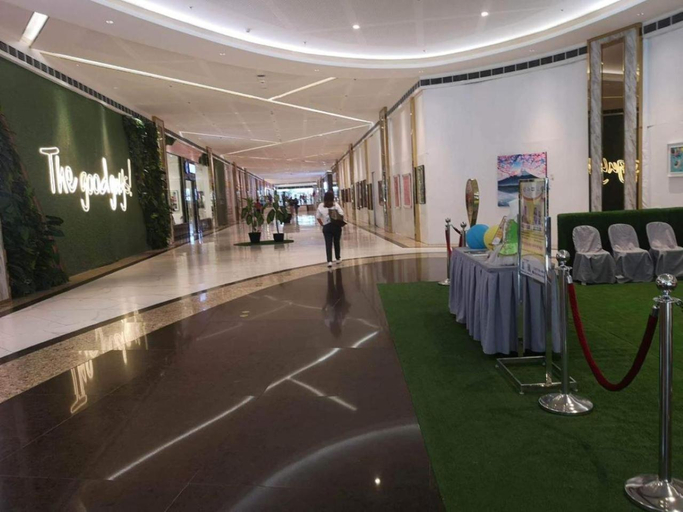 Food & Drinks, The ICONIC: Comfortable living by Awsom Phil, Mandaluyong