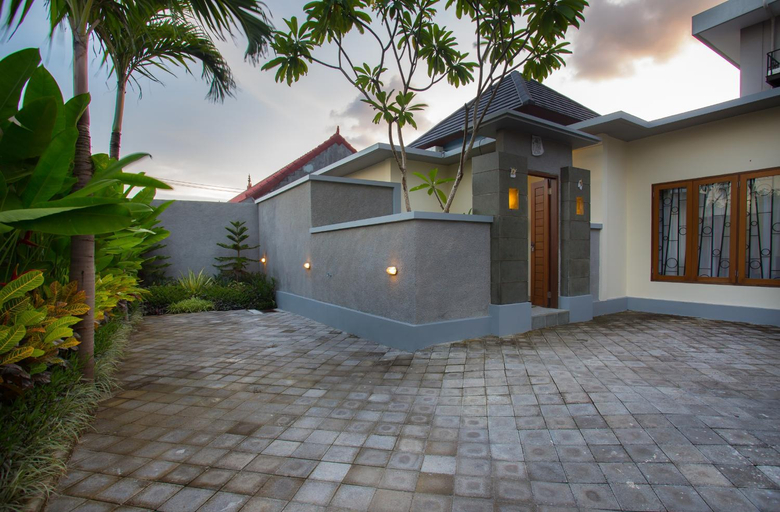 Exterior 11