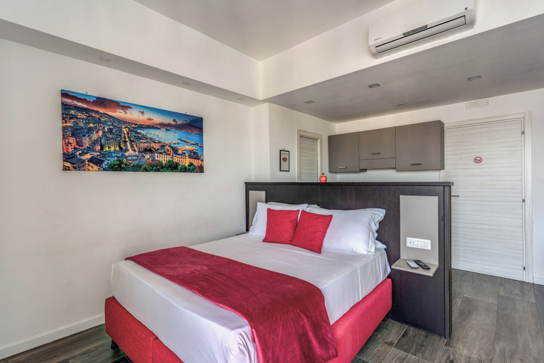 Bedroom 5, Timeless, Napoli
