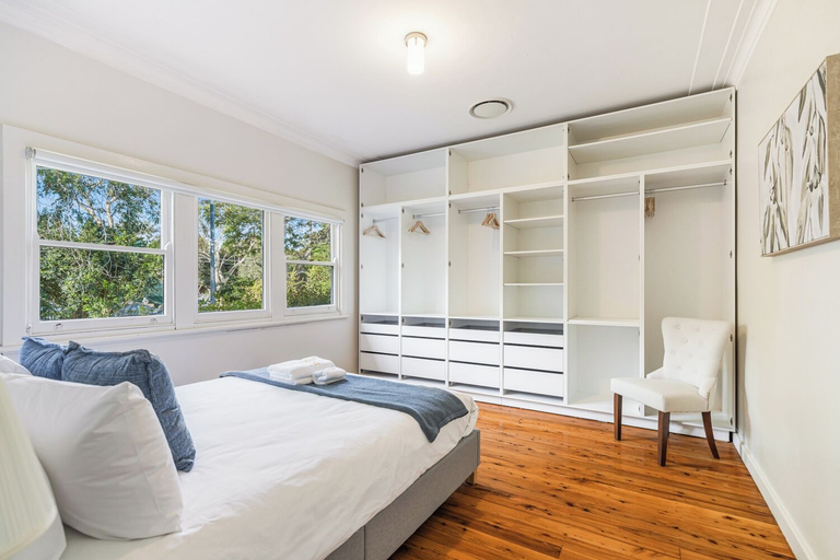 Bedroom 3, StayAU 4BRM Charming Home in Mt Colah, Sydney