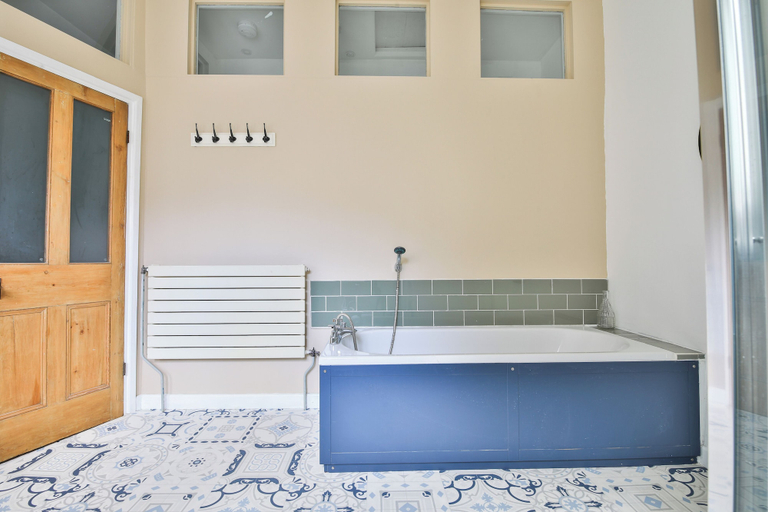 Bathroom 3, 4 Bed House with Pool Table & Parking, Cardiff