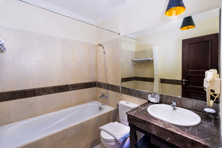 Bathroom, The Bellezza Service Apartment by Nemuru, South Jakarta